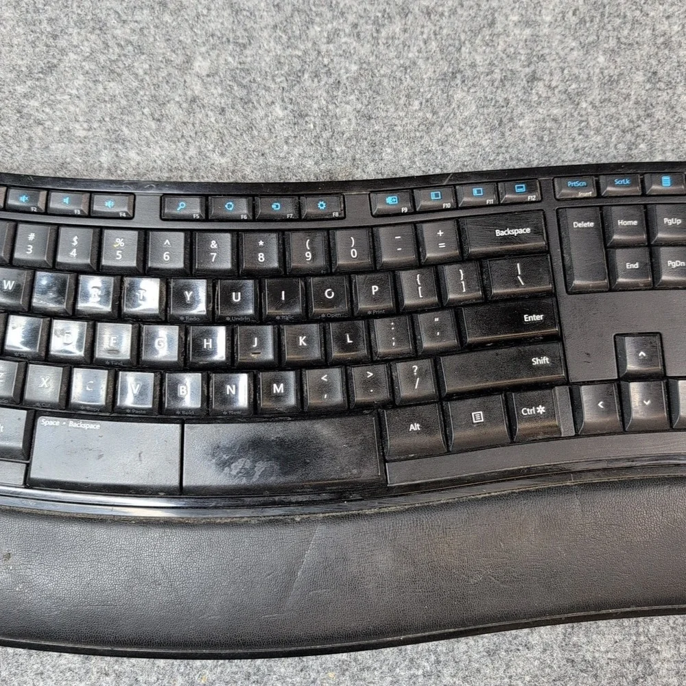 Microsoft Sculpt Comfort Keyboard Wireless Black KGR1173 Mod. 1531 *No Receiver*
